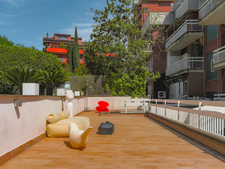 Immagine 15 di Pentalocale in vendita  in Via Misurina a Roma