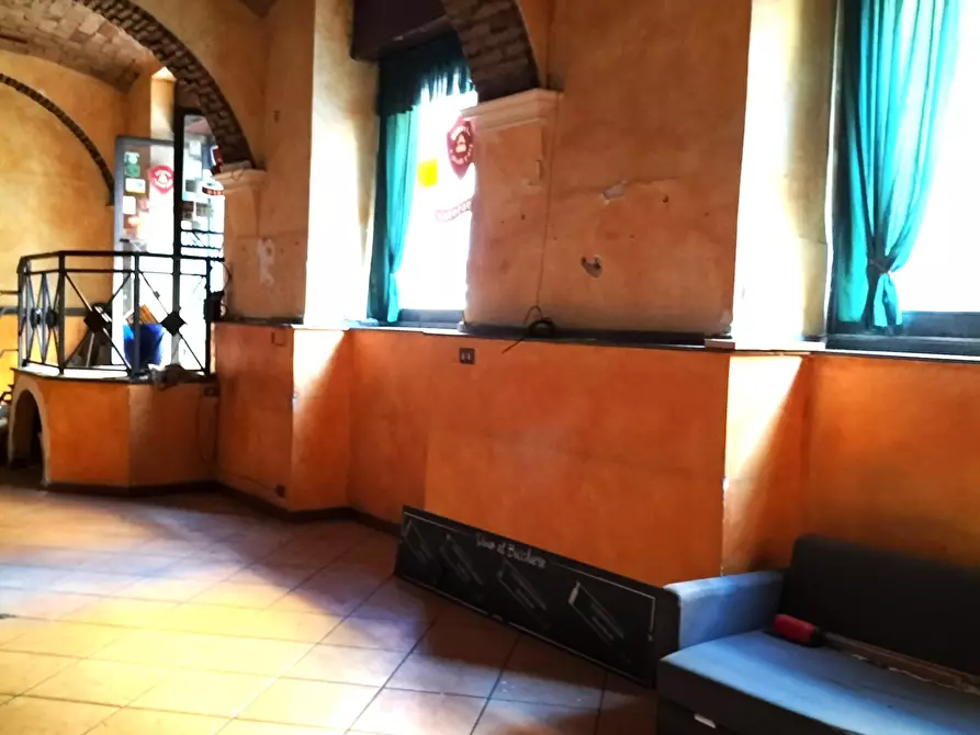 Immagine 1 di Locale commerciale in affitto  in via dei volsci a Roma