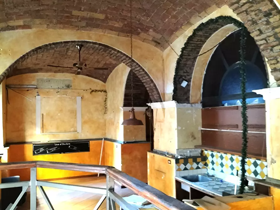 Immagine 13 di Locale commerciale in affitto  in via dei volsci a Roma