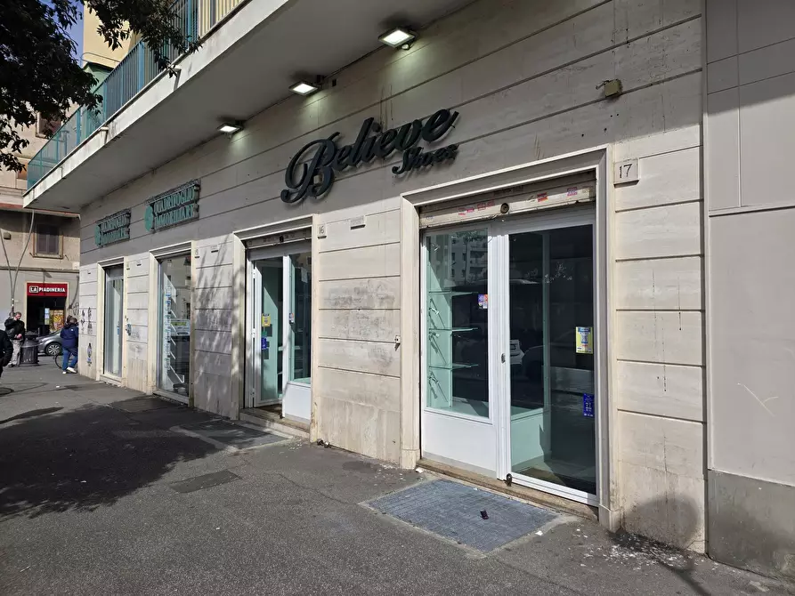 Immagine 1 di Locale commerciale in affitto  in Piazza dei Mirti 16 a Roma