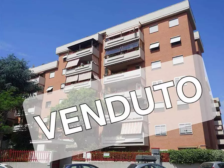 Immagine 1 di Trilocale in vendita  in Via Giuseppe Rosaccio 103 a Roma