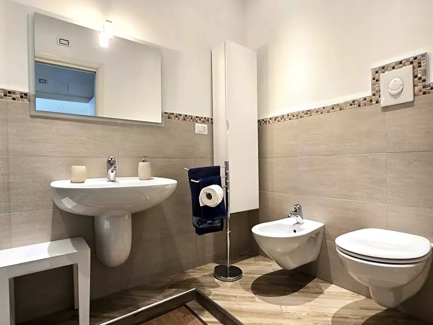 Immagine 18 di Quadrilocale in vendita  in Viale dei Romanisti 127 a Roma