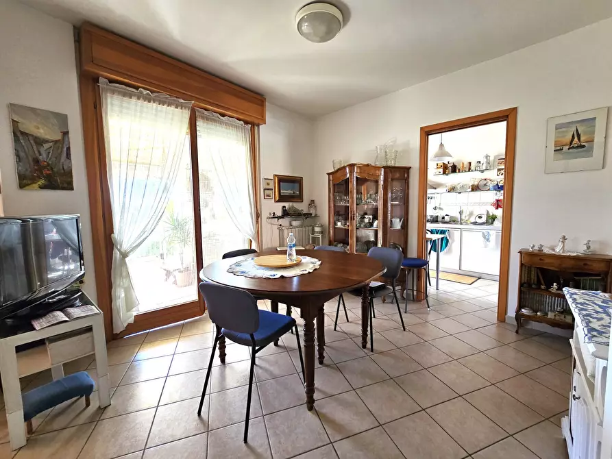 Immagine 9 di Trilocale in vendita  in VIA ROSARIO LIVATINO 3 a Nettuno