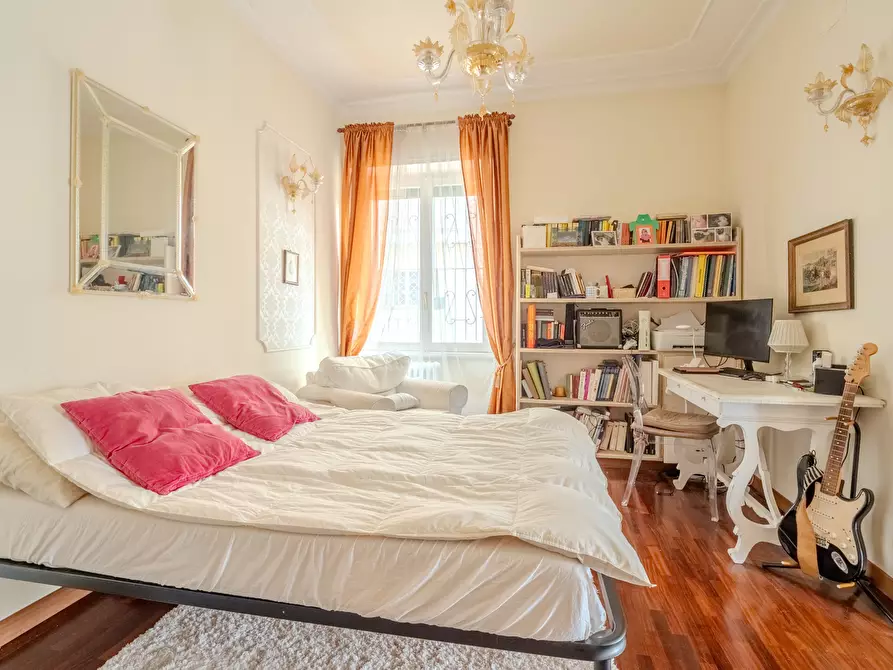 Immagine 17 di Pentalocale in vendita  in Via Nerola 16 a Roma