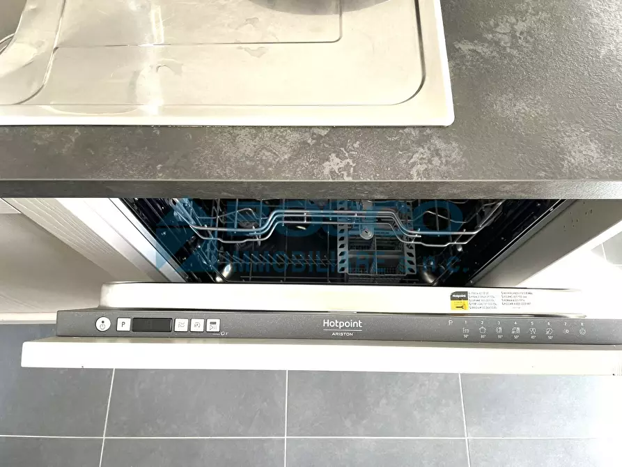 Immagine 17 di Quadrilocale in vendita  in Viale S. Bartolomeo a La Spezia