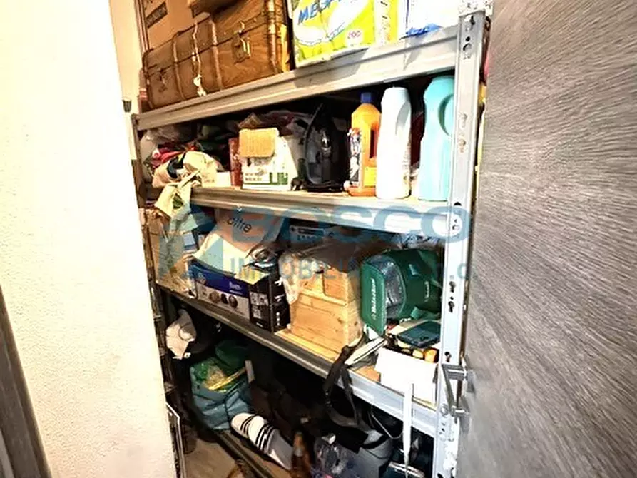 Immagine 12 di Pentalocale in vendita  in Via Paverano 45 a La Spezia