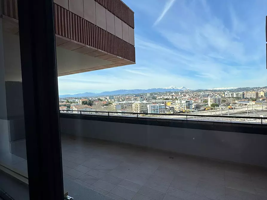 Immagine 10 di Trilocale in affitto  a Pescara