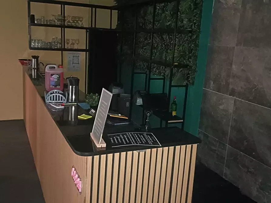 Immagine 3 di Attività commerciale in vendita  a Pescara