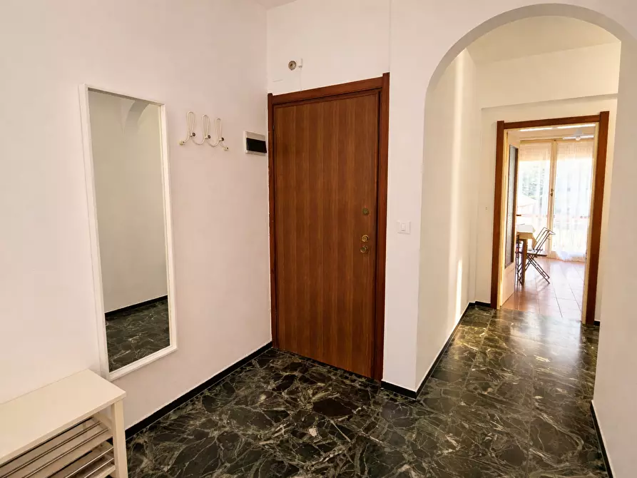 Immagine 6 di Trilocale in vendita  a Rapallo