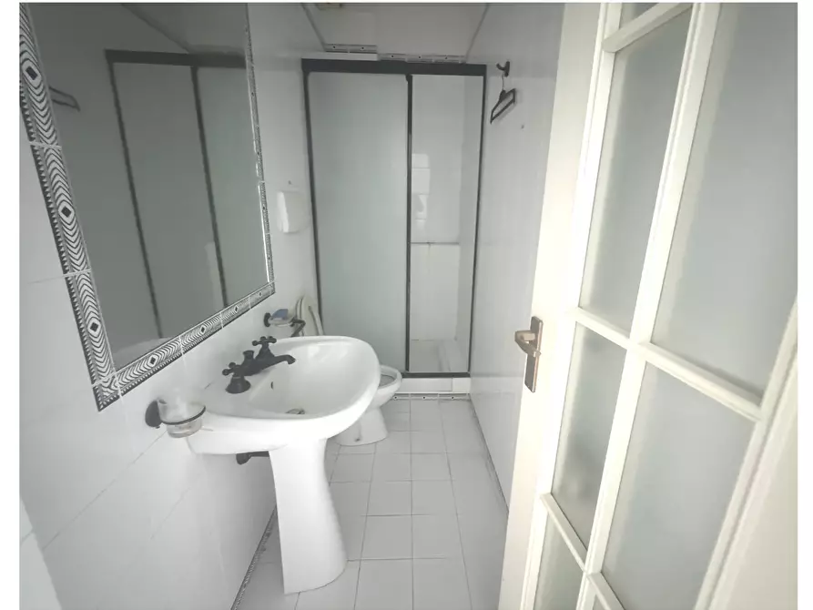 Immagine 10 di Quadrilocale in vendita  a Rapallo