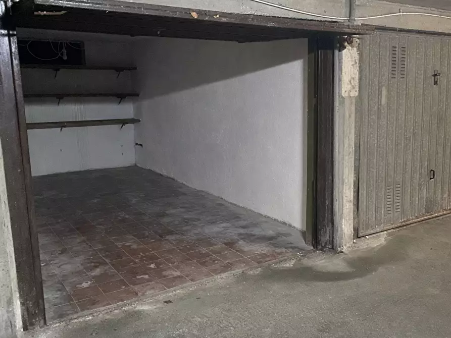 Immagine 1 di Garage in vendita  a Rapallo