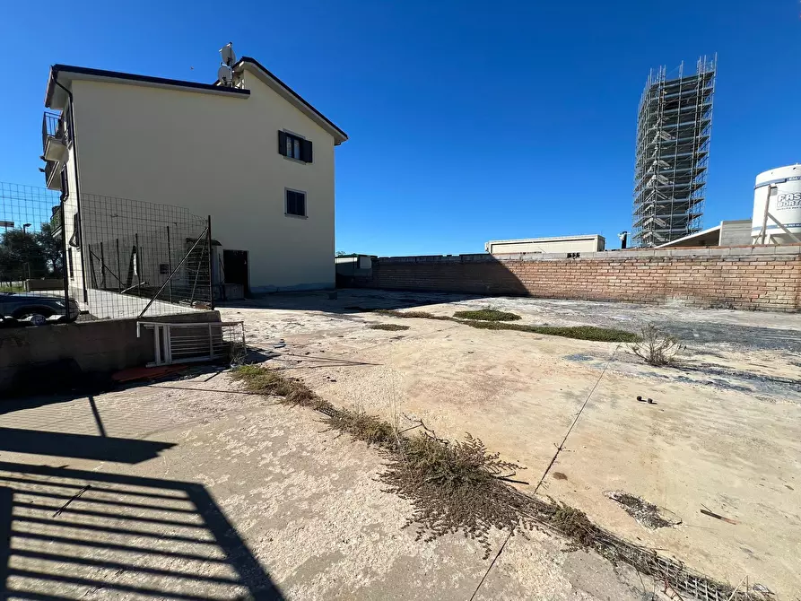 Immagine 3 di Locale commerciale in vendita  a Fiano Romano