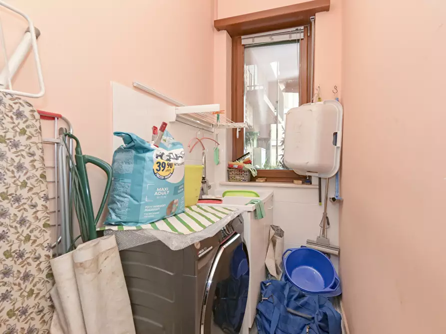 Immagine 33 di Pentalocale in vendita  in Via Trana a Torino