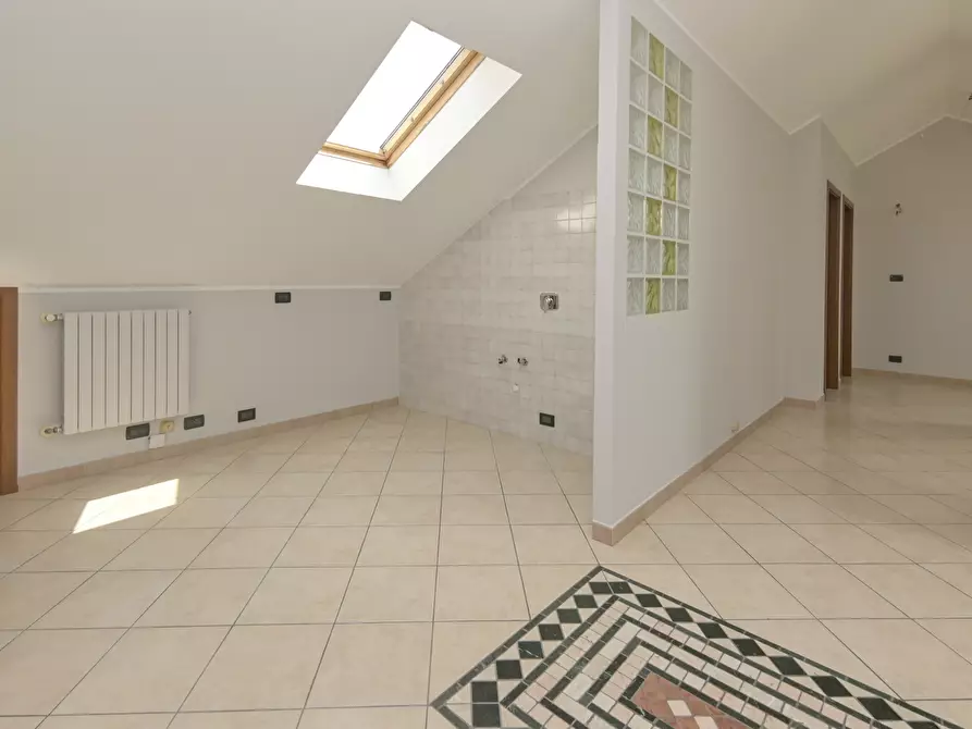 Immagine 9 di Mansarda in vendita  in Via Tirreno 155 a Torino