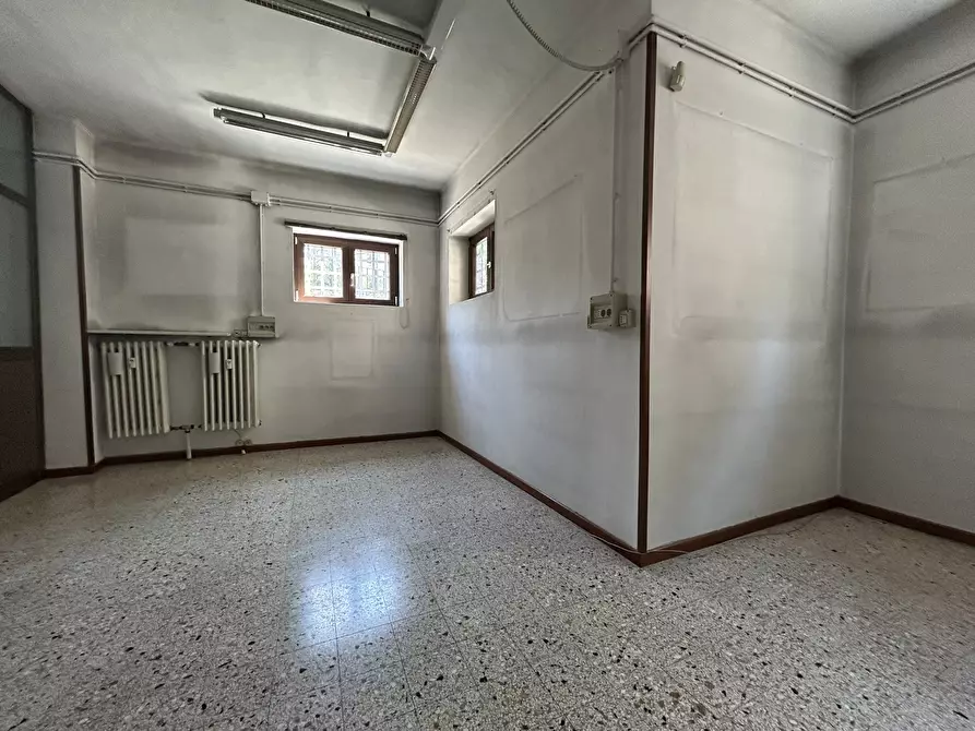 Immagine 14 di Locale commerciale in affitto  in Via Pietrino Belli 65 a Torino