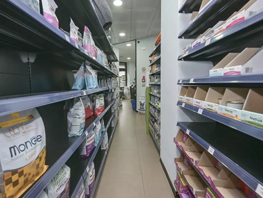 Immagine 19 di Locale commerciale in affitto  in piazza respighi 5 a Torino