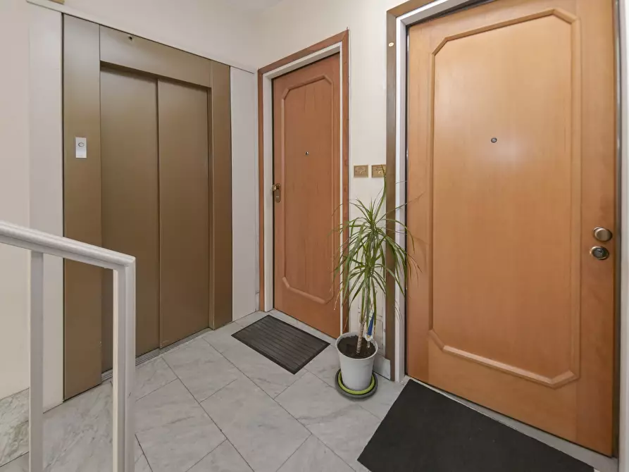 Immagine 10 di Trilocale in vendita  in Corso Monte Cucco 146 a Torino