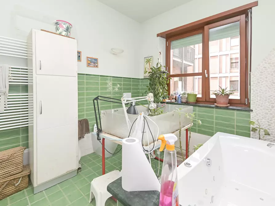 Immagine 28 di Pentalocale in vendita  in Via Trana a Torino