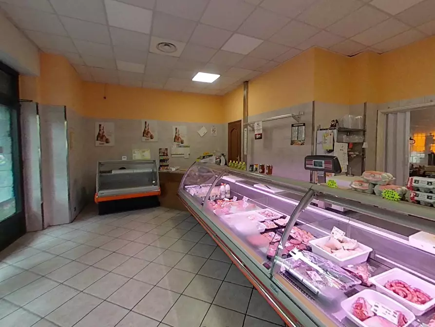 Immagine 3 di Locale commerciale in vendita  in via vigliani 198 a Torino