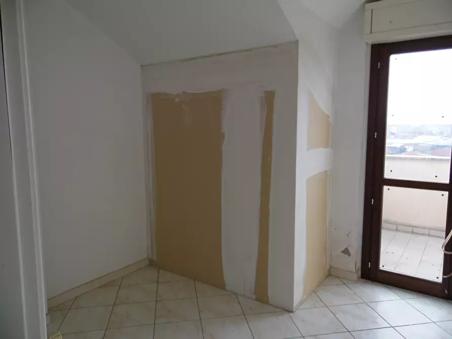 Immagine 10 di Attico in vendita  in Strada Carignano 25 a Moncalieri