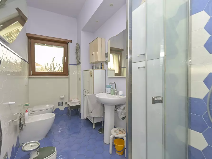 Immagine 25 di Pentalocale in vendita  in Via Trana a Torino