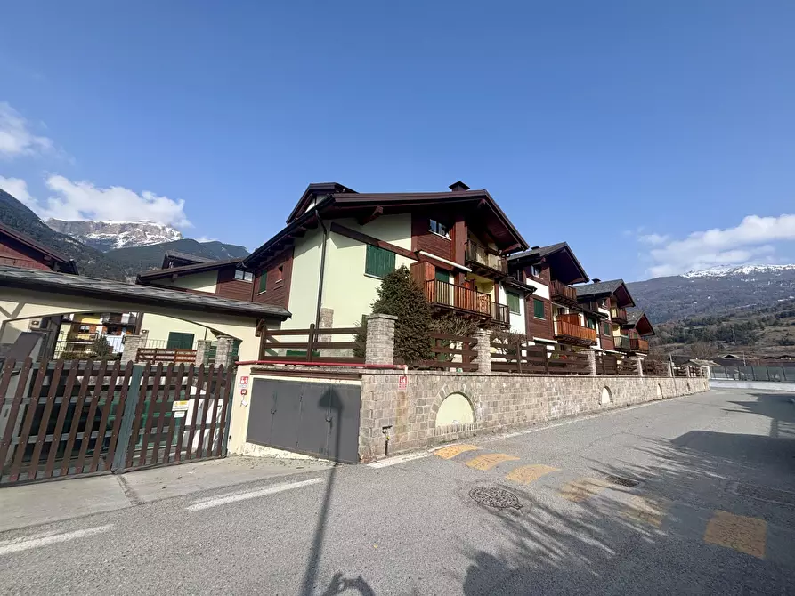 Immagine 25 di Trilocale in vendita  in Via dei Laghi 41 a Oulx