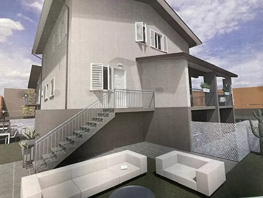 Immagine 2 di Villa in vendita  a Cascina