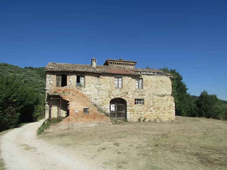 Immagine 14 di Rustico / casale in vendita  a Todi