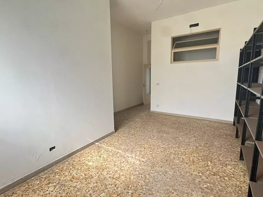 Immagine 5 di Loft/Open space in vendita  in Via Umberto I a Monopoli