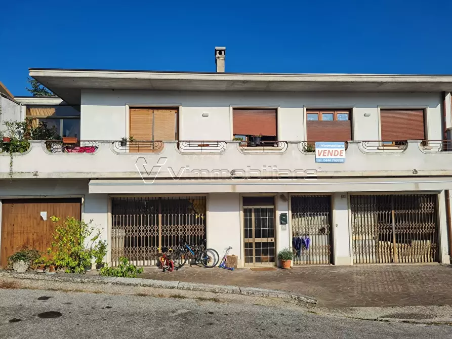 Immagine 5 di Pentalocale in vendita  in Piazza Guglielmo Marconi 1 a Val Liona
