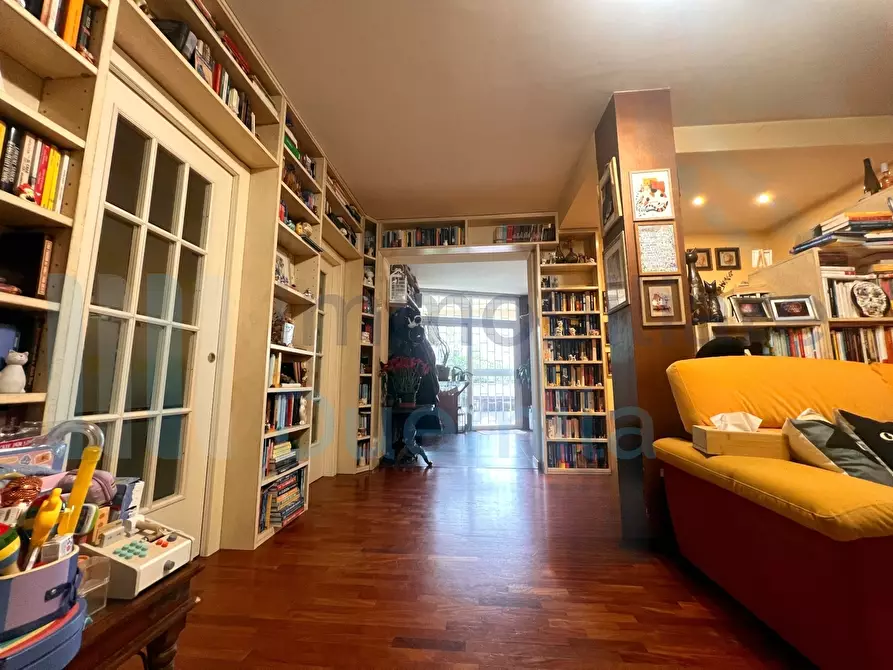 Immagine 2 di Pentalocale in vendita  a Bologna