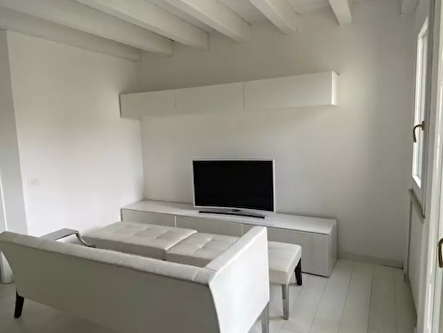 Immagine 4 di Bilocale in affitto  a Desenzano Del Garda
