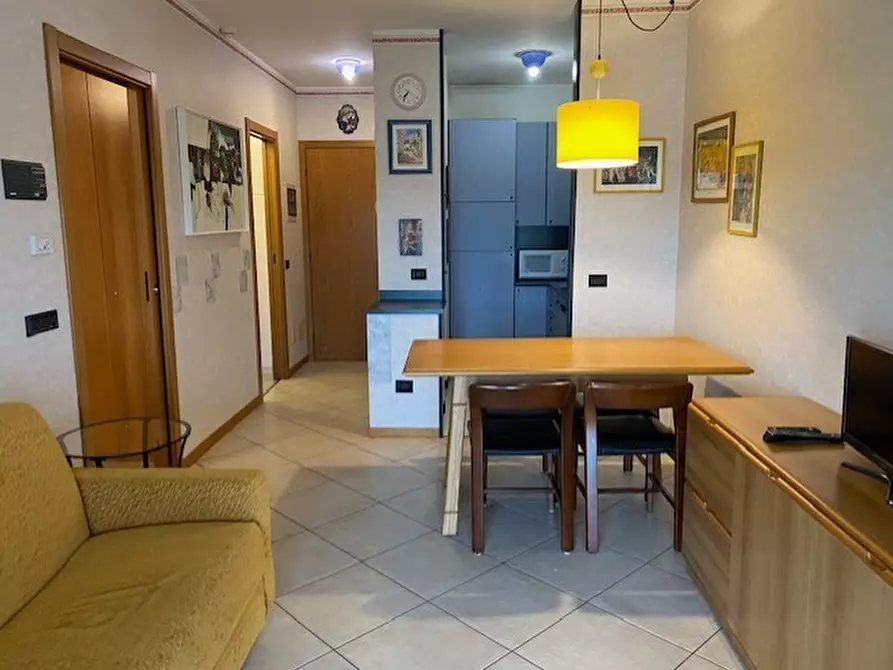Immagine 13 di Bilocale in affitto  a Desenzano Del Garda