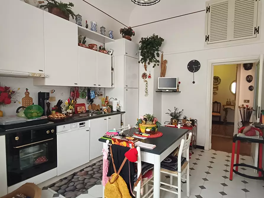 Immagine 14 di Quadrilocale in vendita  in Piazza dei Consoli a Savona