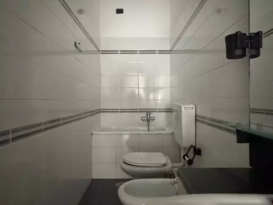 Immagine 21 di Quadrilocale in vendita  in Via Giacomo Leopardi a Savona