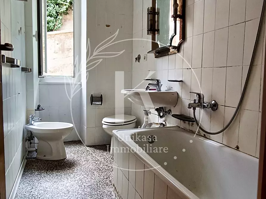 Immagine 12 di Pentalocale in vendita  in Via Santorre di Santarosa 3 a Savona