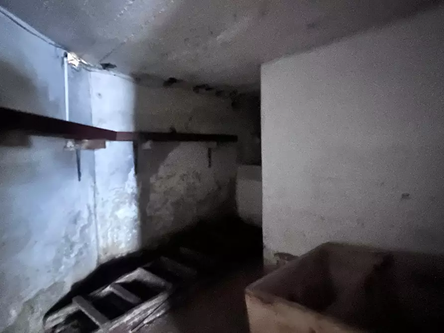 Immagine 5 di Magazzino in vendita  in Via Tommaso Belloro a Savona