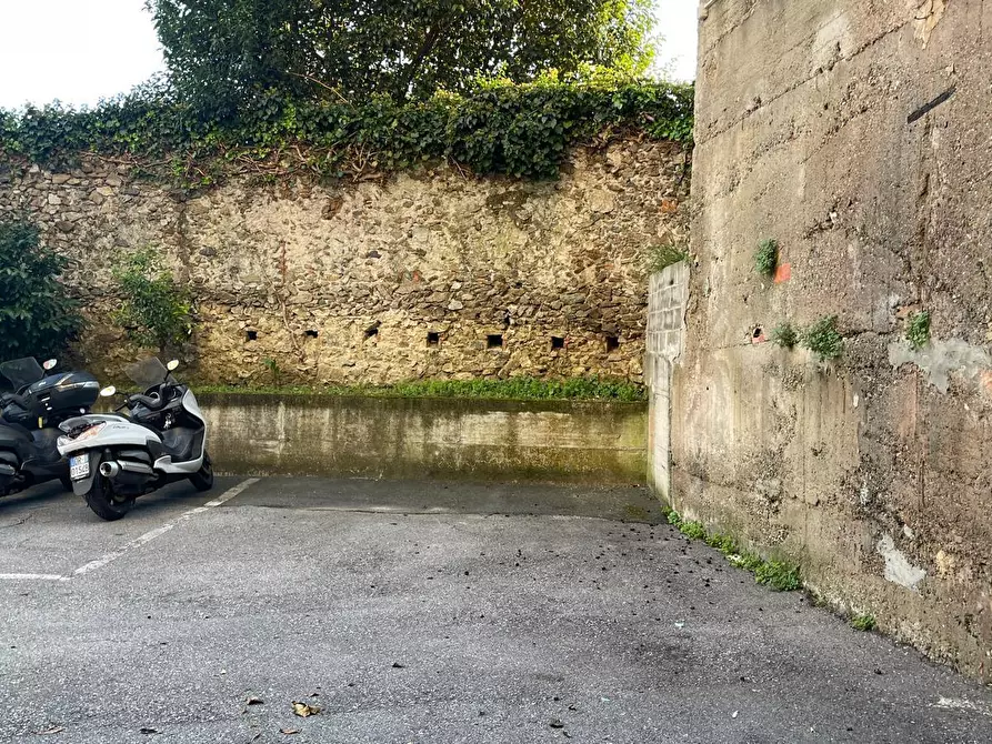 Immagine 5 di Garage in vendita  in Via Francesco Mignone a Savona