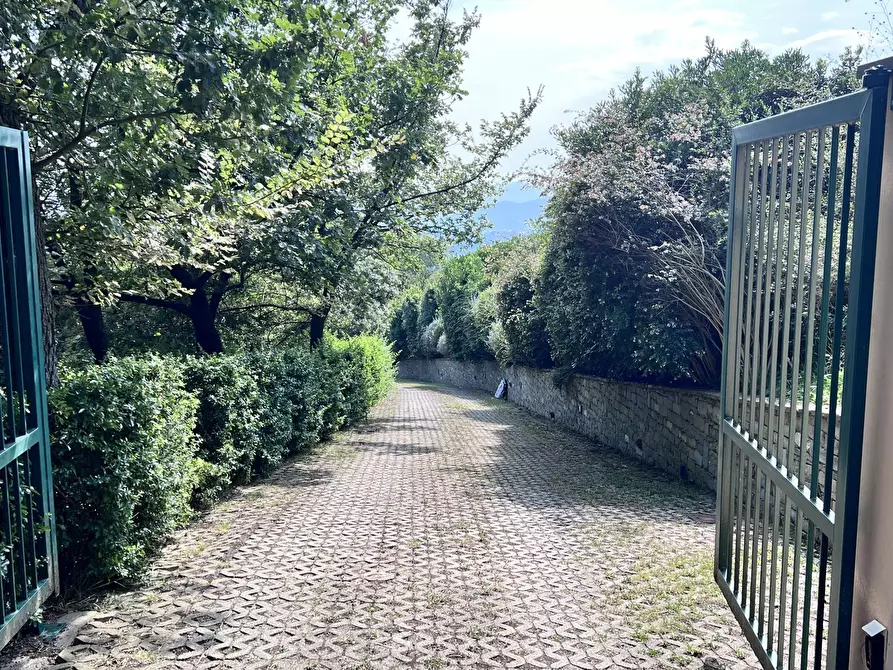 Immagine 19 di Villa in vendita  in Via Alla Strà a Savona