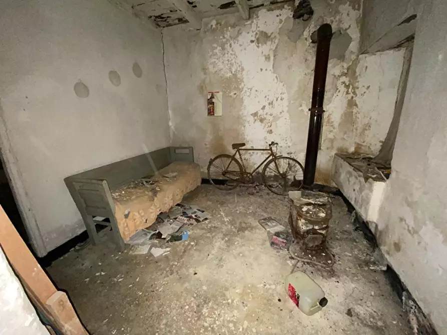 Immagine 3 di Rustico / casale in vendita  a Urbe