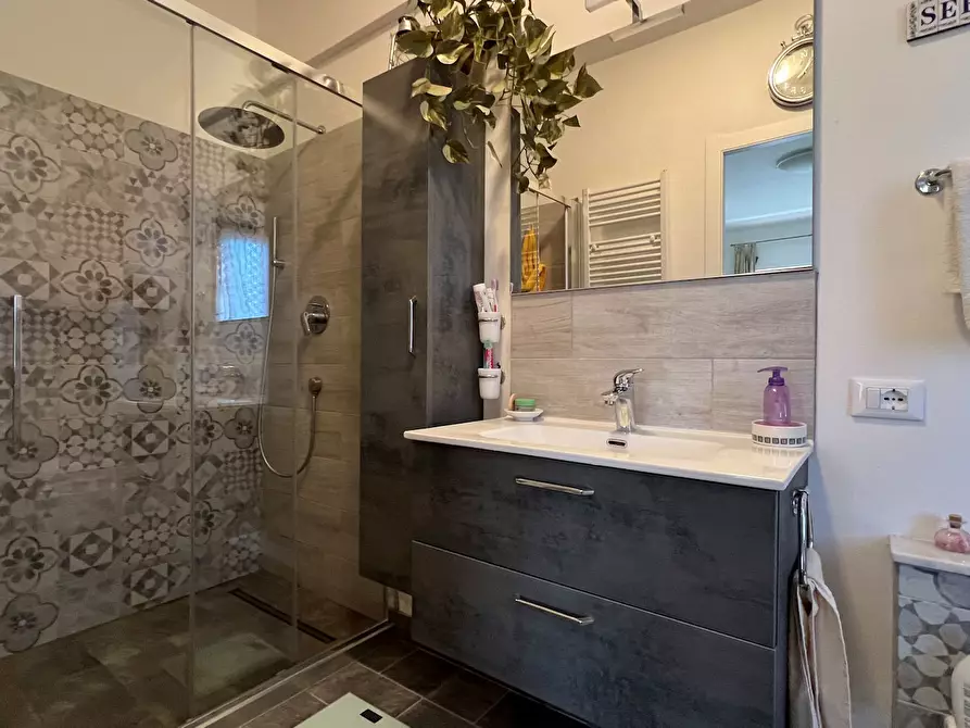 Immagine 29 di Pentalocale in vendita  a Urbe