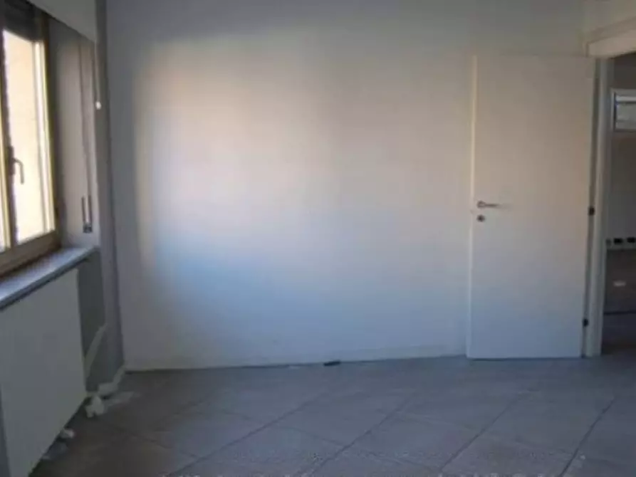 Immagine 10 di Ufficio in vendita  in Corso Torino 2 a Asti