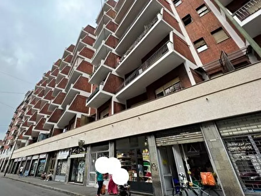 Immagine 1 di Locale commerciale in vendita  in Corso Giulio Cesare 39 bis/E a Torino