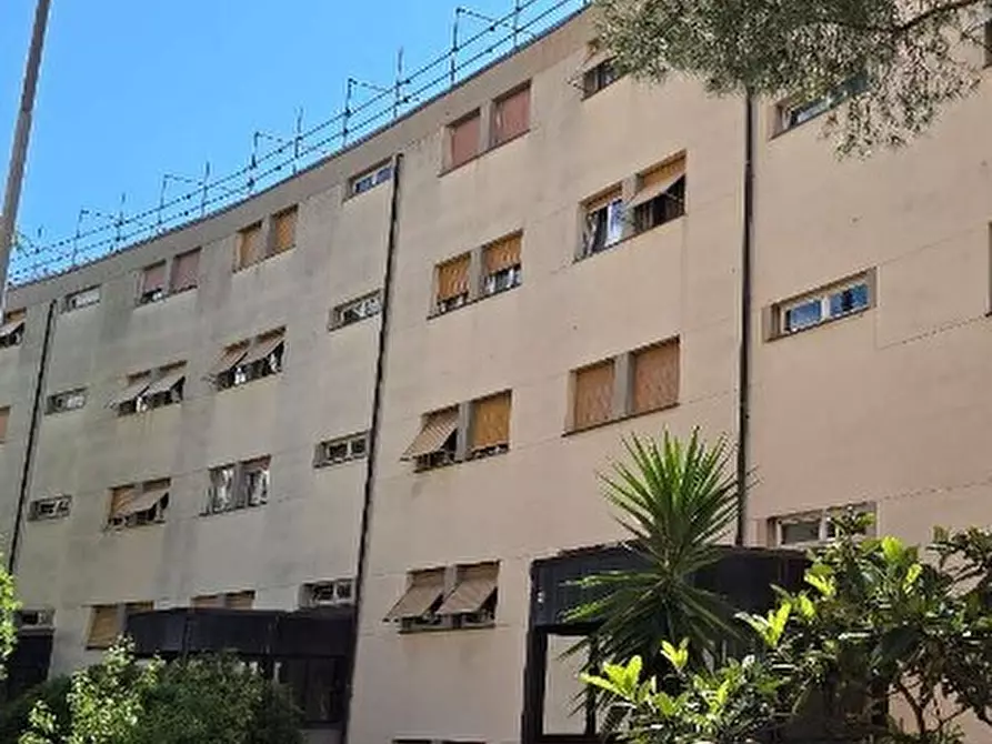 Immagine 1 di Pentalocale in vendita  in Via Antonio Sant'Elia 104 a Genova