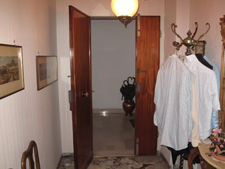 Immagine 5 di Pentalocale in vendita  in Via Fratelli Canepa 48B a Serra Riccò