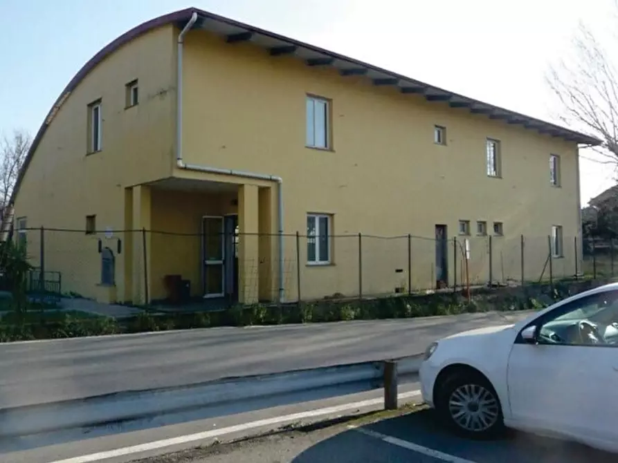 Immagine 1 di Locale commerciale in vendita  in Via Pierino Negrotto Cambiaso 67 a Genova