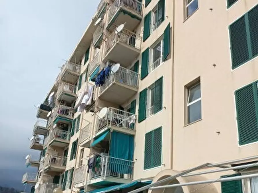 Immagine 1 di Quadrilocale in vendita  in Via Evasio Montanella 96/8 a Genova