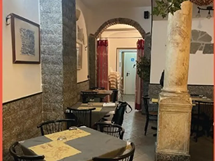 Immagine 5 di Locale commerciale in vendita  in Vico Dietro il Coro della Maddalena 3 a Genova
