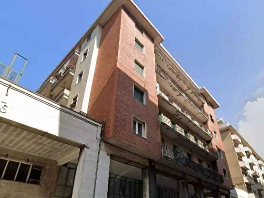 Immagine 1 di Pentalocale in vendita  in Via Tullio Molteni 7 a Genova