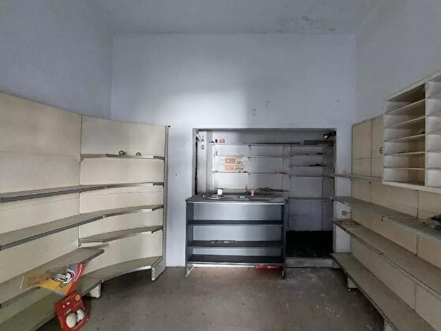 Immagine 4 di Locale commerciale in vendita  in Via Asiago 1 R a Genova